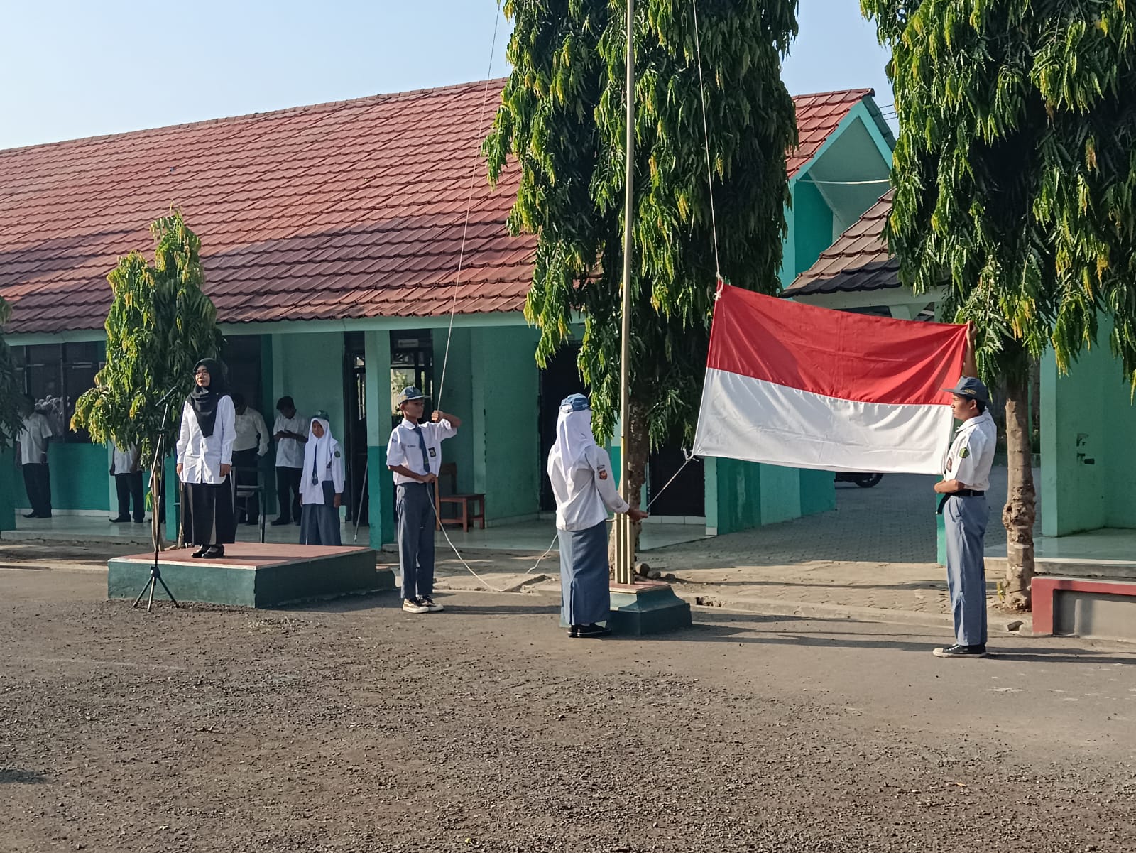 Upacara Bendera Hari Senin